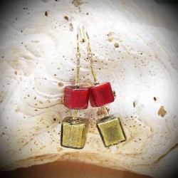 Boucles d'oreilles en veritable verre de murano cubes rouge et or